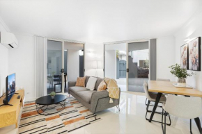 Comfy 2-Bed with Pool and Secure Parking